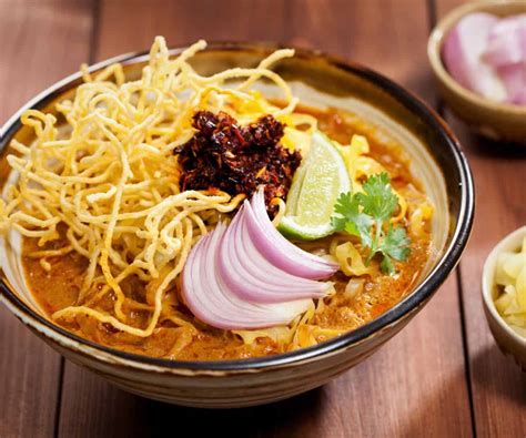  깜득! 고소함과 매콤함이 만나다: 퀴안타의 'Khao Soi'